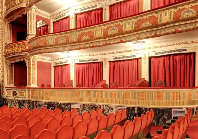 cortinas para los accesos a los palcos y patio de butacas de teatros